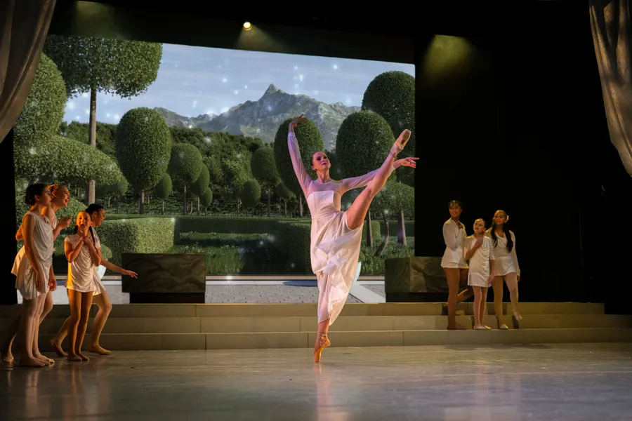 Capulets Act2 Scene5 Countryside